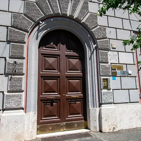 Giuliana32 Vatican Apartament